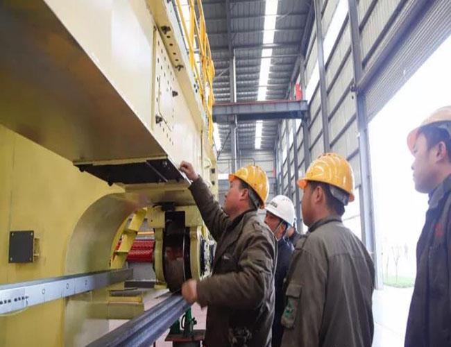 Baosteel Group conducts A check on the cranes of rewinding unit project that our company has built11141152.jpg