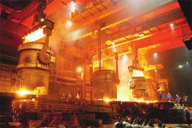 Workshop Metalurgi Menggunakan Crane Overhead Forging Casting Crane